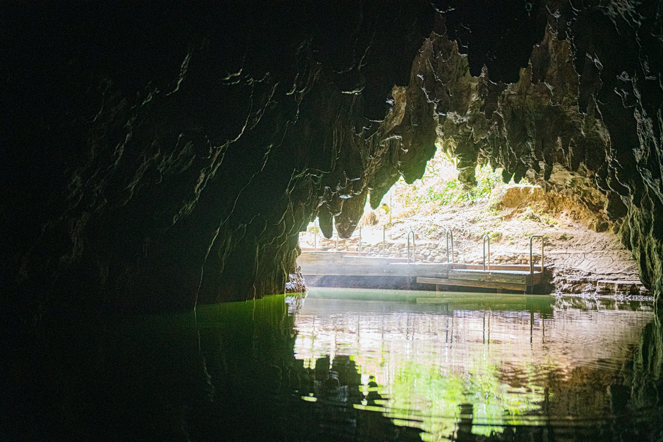 謎の洞窟