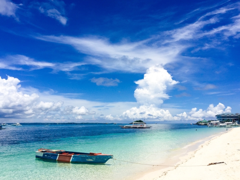 マラパスクアビーチと船 Malapascua-beach