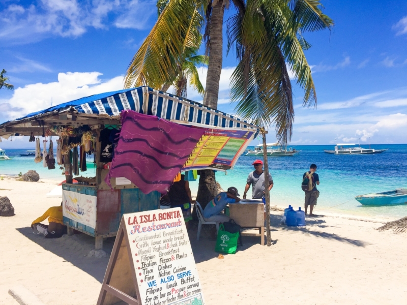 マラパスクア島のメインビーチ Malapascua-beach