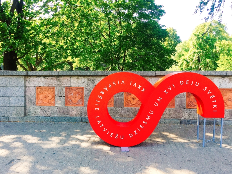 独立100周年を祝うオブジェ 独立100周年を祝うオブジェ